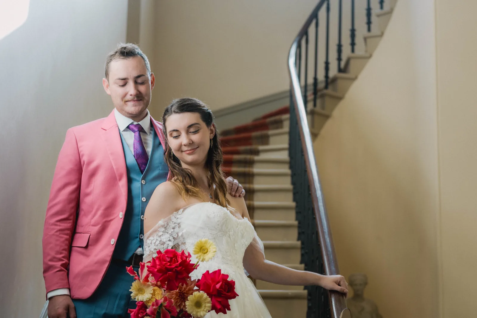 Colourful couple portrait on staircase with bouquet – Japanese documentary wedding photographer Sydney