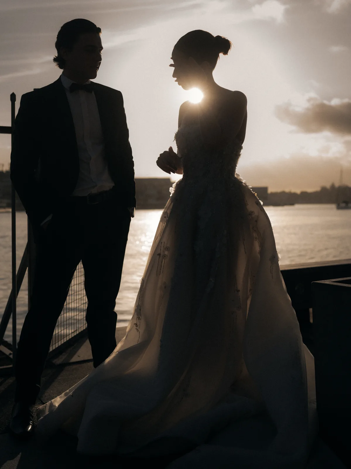 Couple silhouette at Sydney Harbour sunset – Japanese documentary wedding photographer Sydney