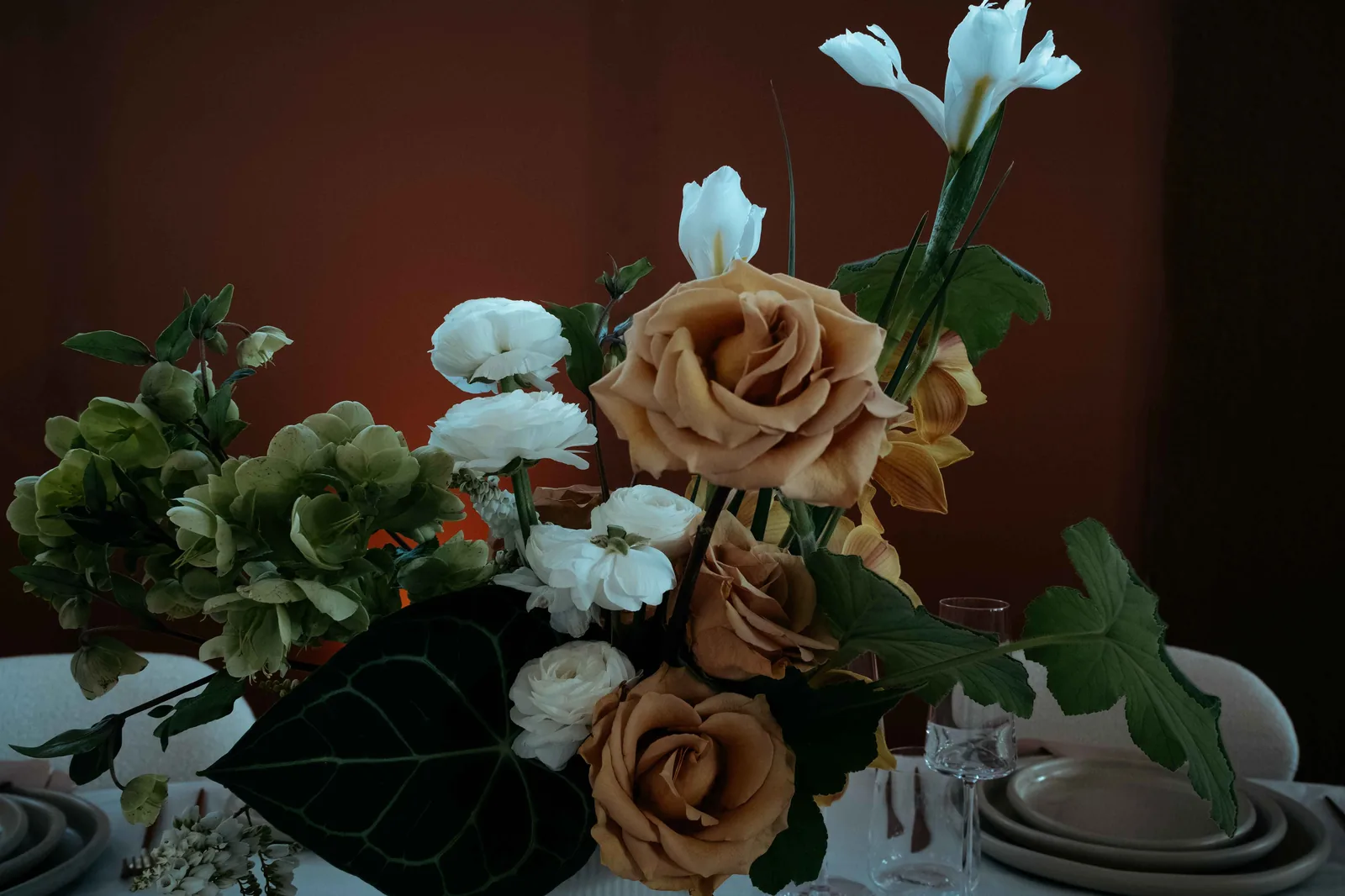 Wedding reception floral table setting with roses – Sydney wedding photographer